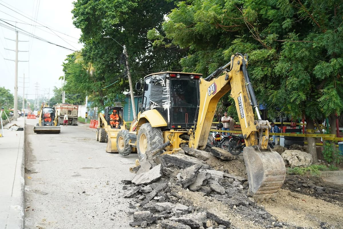 En la recuperación de la vía se implementan materiales acorde a las exigencias de un corredor de vehículos de carga pesada // Cortesía: Alcaldía de Cartagena.