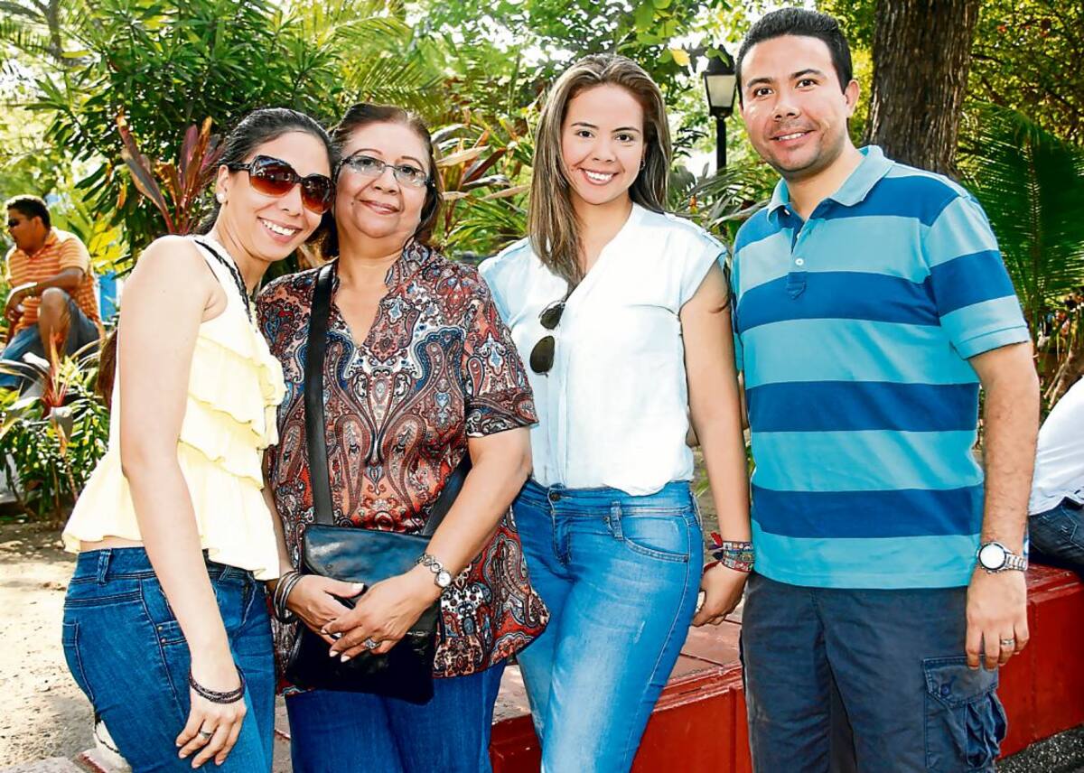 Lenis Castillo, Rosa Camargo, María Paola Jiménez y Álvaro Jiménez.