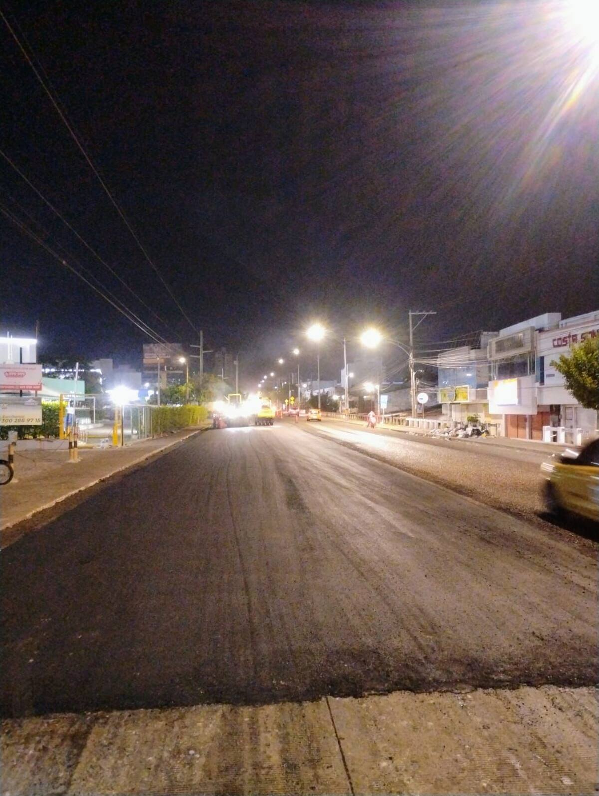 Mientras la ciudad dormía, el gobierno de Dumek Turbay les puso fin a los huecos en Ronda Real, Santa Lucía y La Plazuela. // Foto: cortesía - Alcaldía de Cartagena.