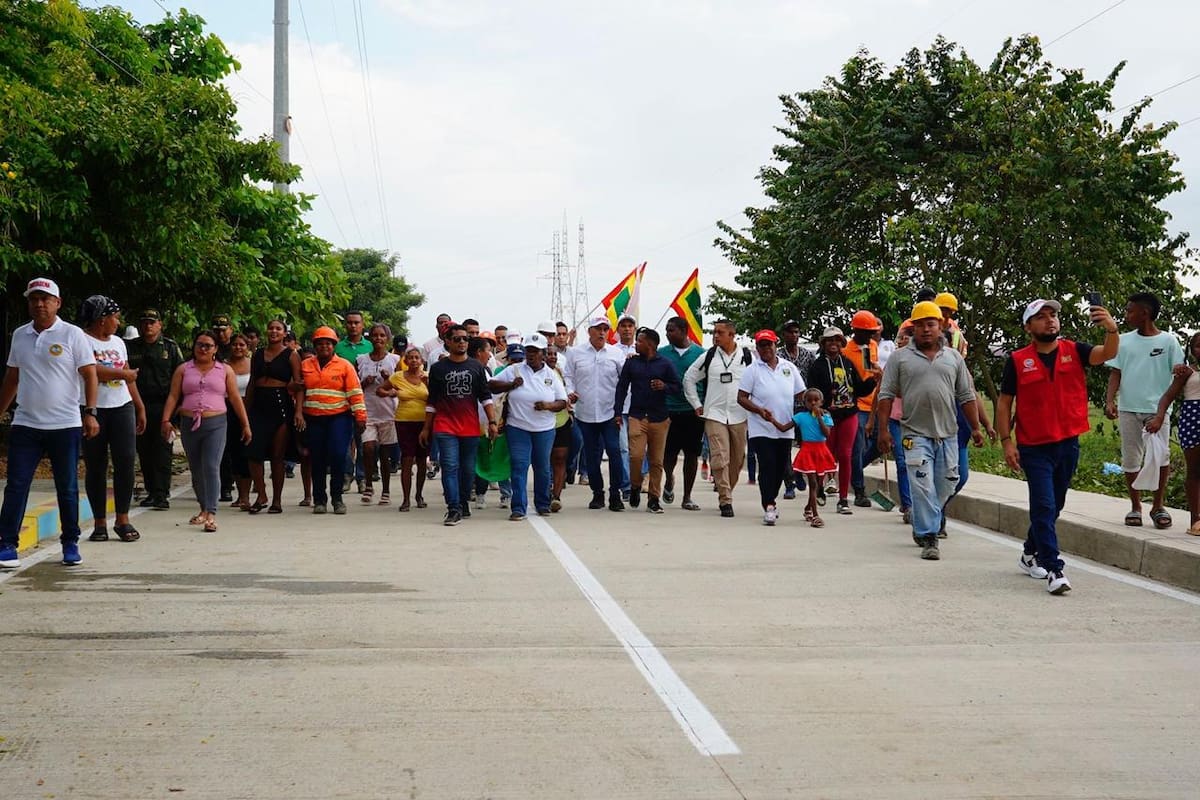 Alcalde Dumek Turbay entrega nueva avenida y calles en Cartagena