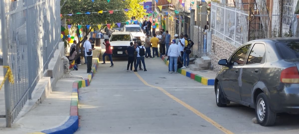 Vías pavimentadas por la Gobernación en el barrio El Educador. // Foto: Óscar Díaz - El Universal