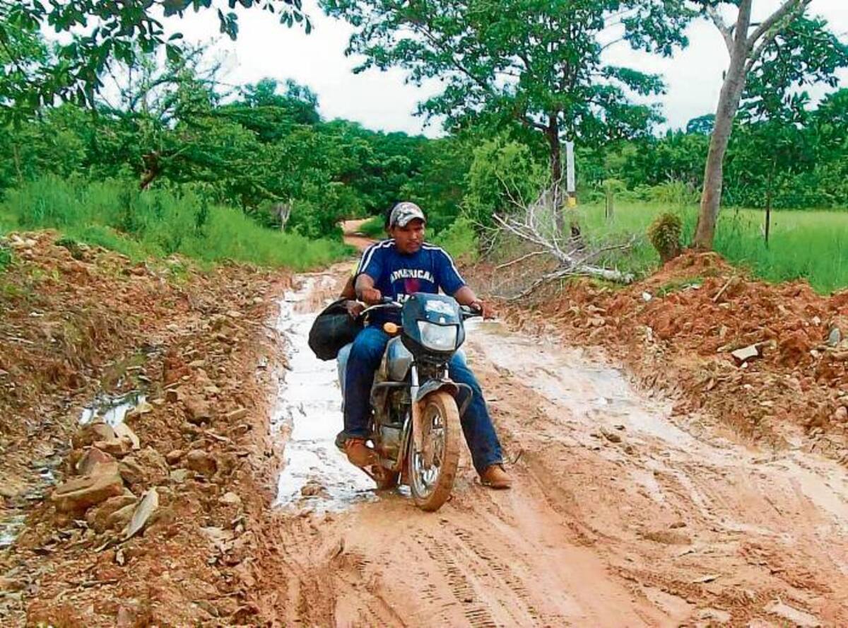 GERMÁN MADERA/EL UNIVERSAL La administración que preside Félix Gutiérrez inició el mantenimiento y arreglo de las deterioradas vías rurales de Buenavista.