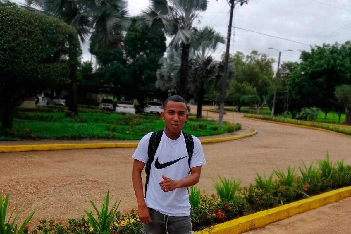 Tragedia en la vía: iba de parrillero en moto, chocó contra carro y murió