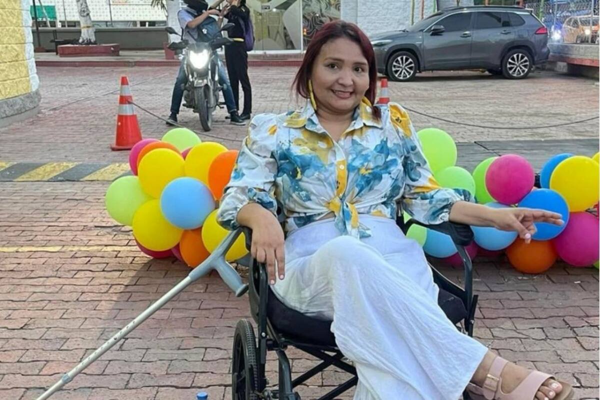 El reto diario de una mujer en Cartagena con movimientos involuntarios