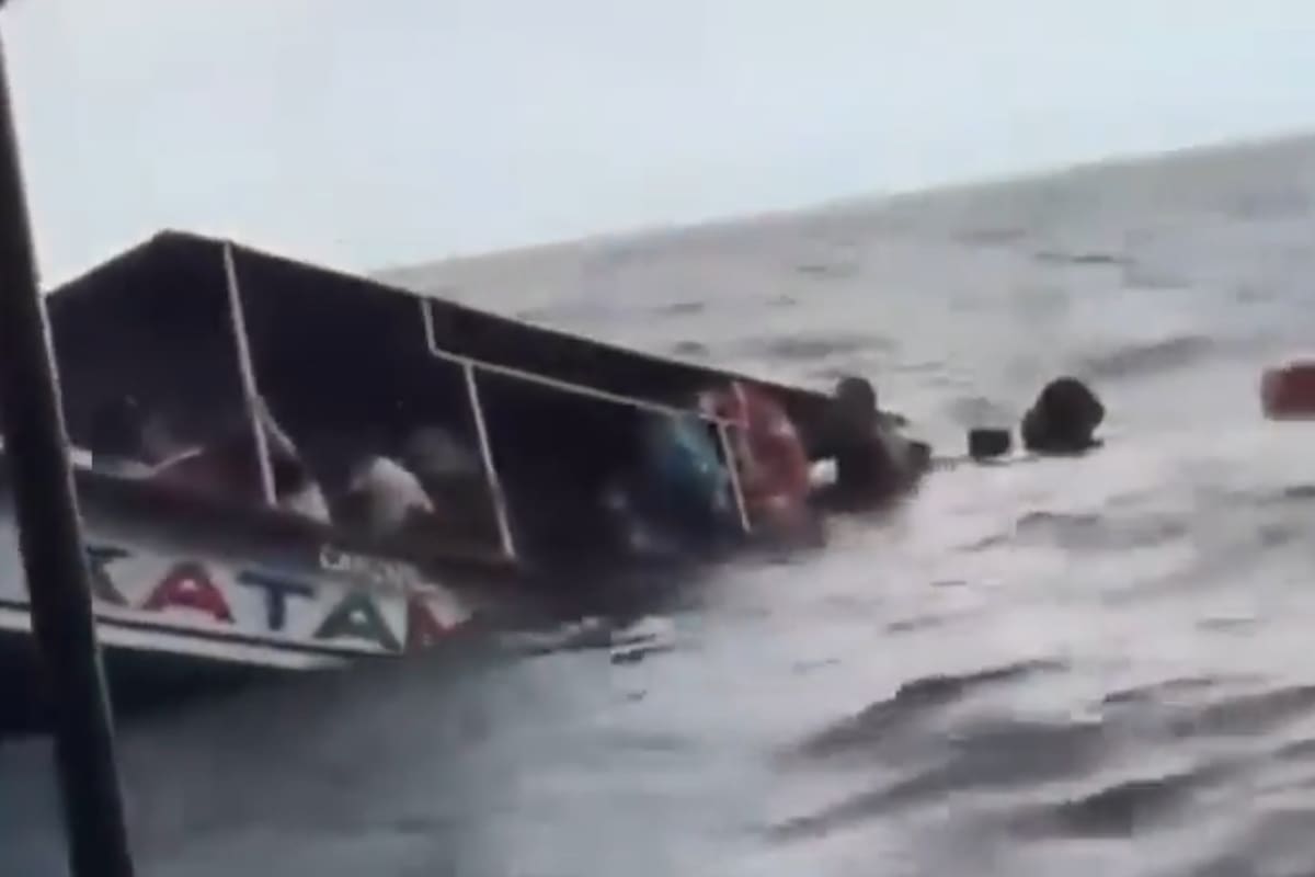 Video: angustiante momento en que se volcó una lancha con turistas en Santa Marta