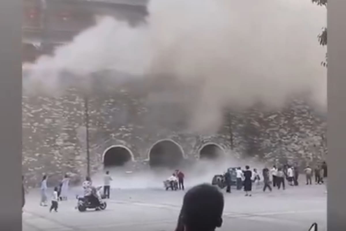 Video: Colapso en la Torre de Fengyang de 650 años, estaba recién reparada
