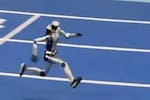 Video: robots humanoides sorprenden con su velocidad en Juegos de Pekín