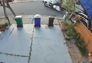Video: se negó a pagar y le arrojaron basura en su casa en Estados Unidos