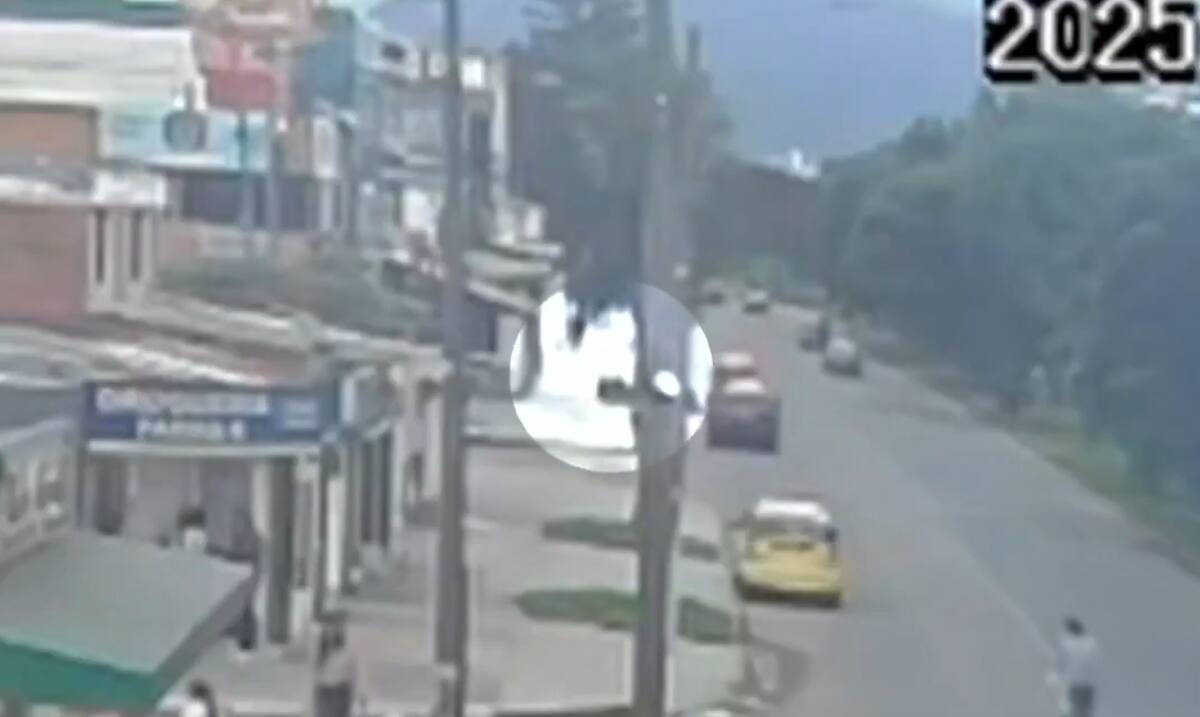 Videos confirman que el sicario de Uribe no actuó solo: hubo cómplices. // Foto: captura de pantalla tomada de X @NoticiasCaracol
