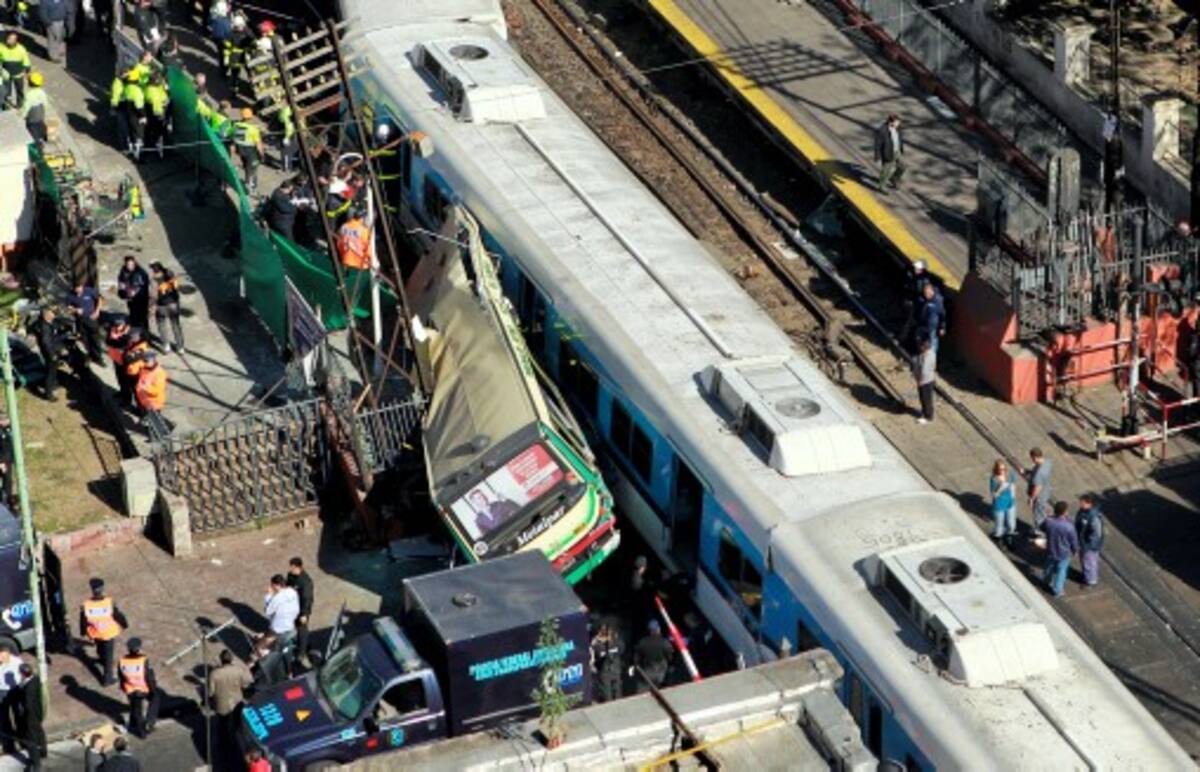 Accidente de trenes y bus en Argentina. AP Victor R. Caivano