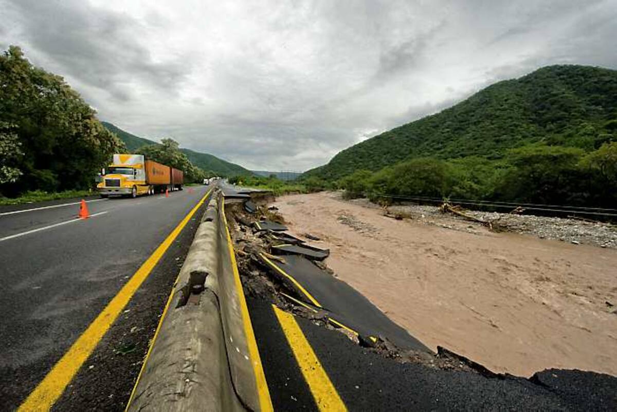 Daños del huracán Jova en su paso por México. AFP ALFREDO ESTRELLA