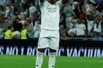 Vinicius pasa de los pitos al gol y pide perdón en el Bernabéu