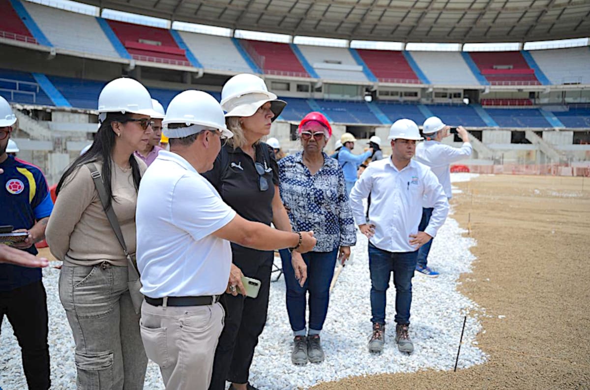 Unos doce representantes de la Conmebol visitaron las obras del Estadio Metropolitano Roberto Meléndez, que se alista para la final de la Copa Sudamericana 2026./Cortesía Alcaldía de Barranquilla.