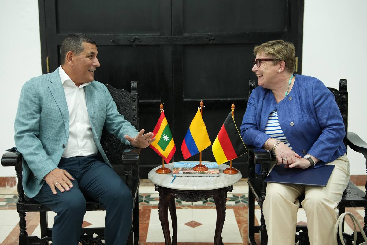 La embajadora Martina Klumpp fue recibida por el alcalde Dumek Turbay en su despacho del Palacio de la Aduana. // Foto: cortesía - Alcaldía de Cartagena