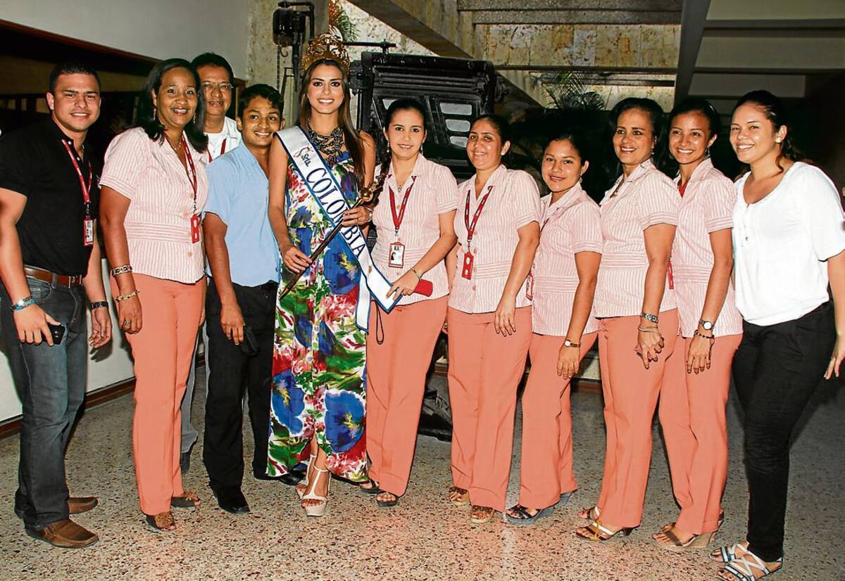 Félix Rodríguez, Luz Marina Marín, Héctor Porto; la Señorita Colombia, Carmen Lucía Aldana. Marcela Cogollo, Lilian Navarro, Josaris Acosta, Marta Visbal, Kelly Fernandez y Yeini Álvarez.