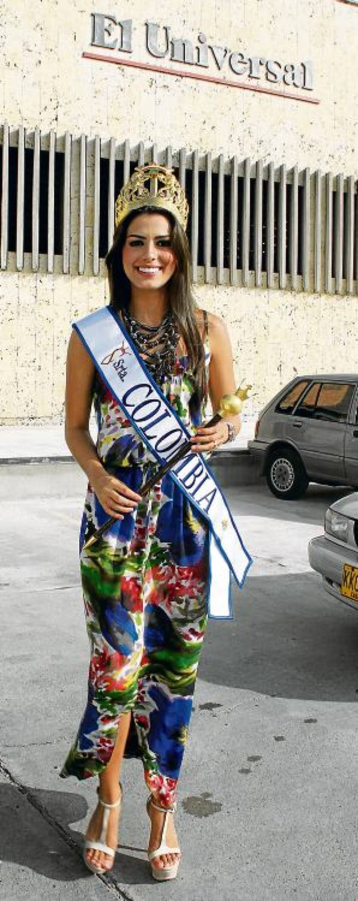 La reina a su llegada a El Universal.