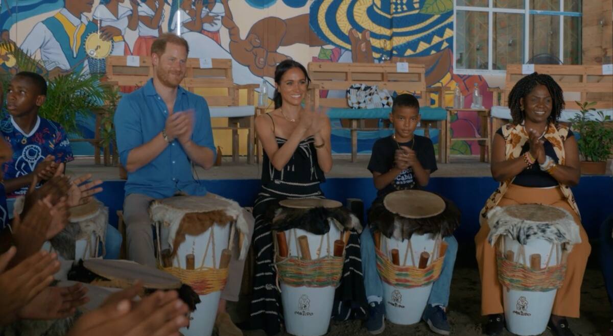 El príncipe Harry y Meghan Marke, los duques de Sussex, fueron acompañados por la vicepresidenta y ministra de la Igualdad colombiana, Francia Márquez, durante su visita a La Boquilla. // Foto: cortesía