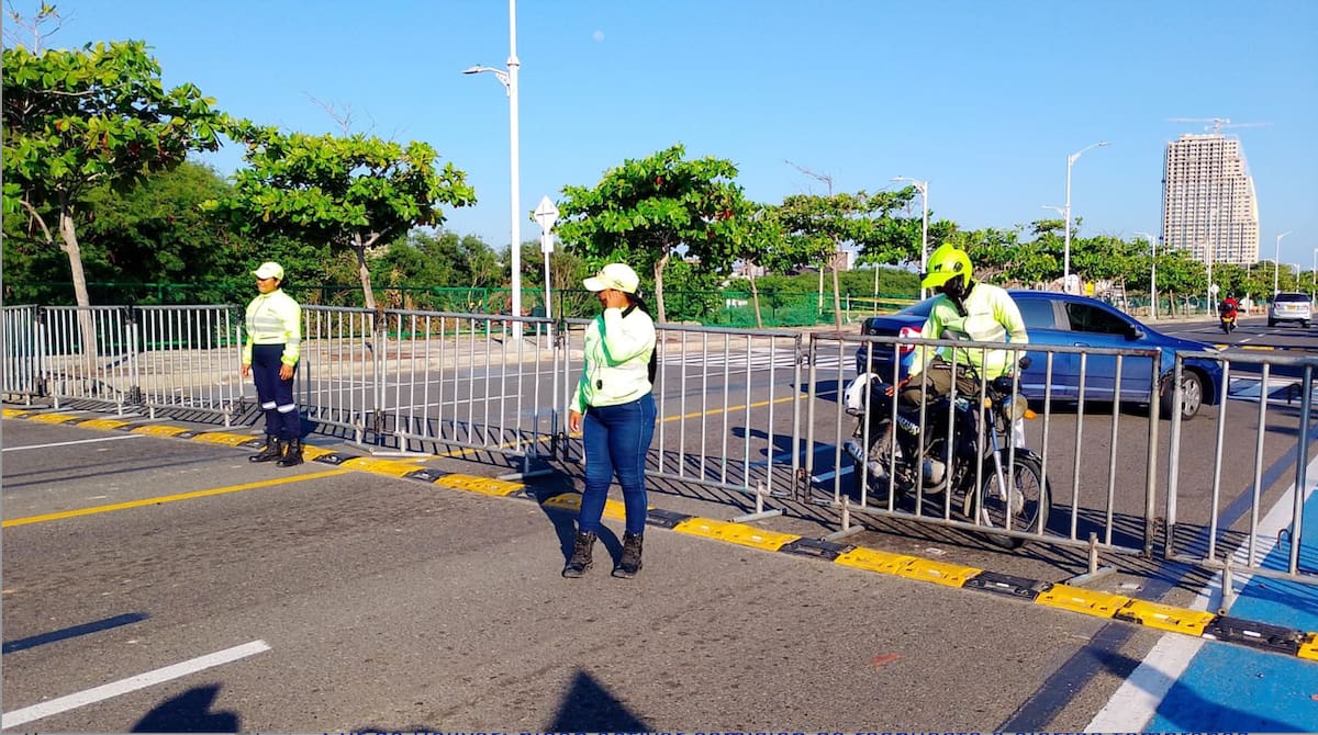 La Secretaría de Tránsito y Seguridad Vial controla desde la mañana de este miércoles las vías aledañas al Gran Malecón del Río.//Cortesía.