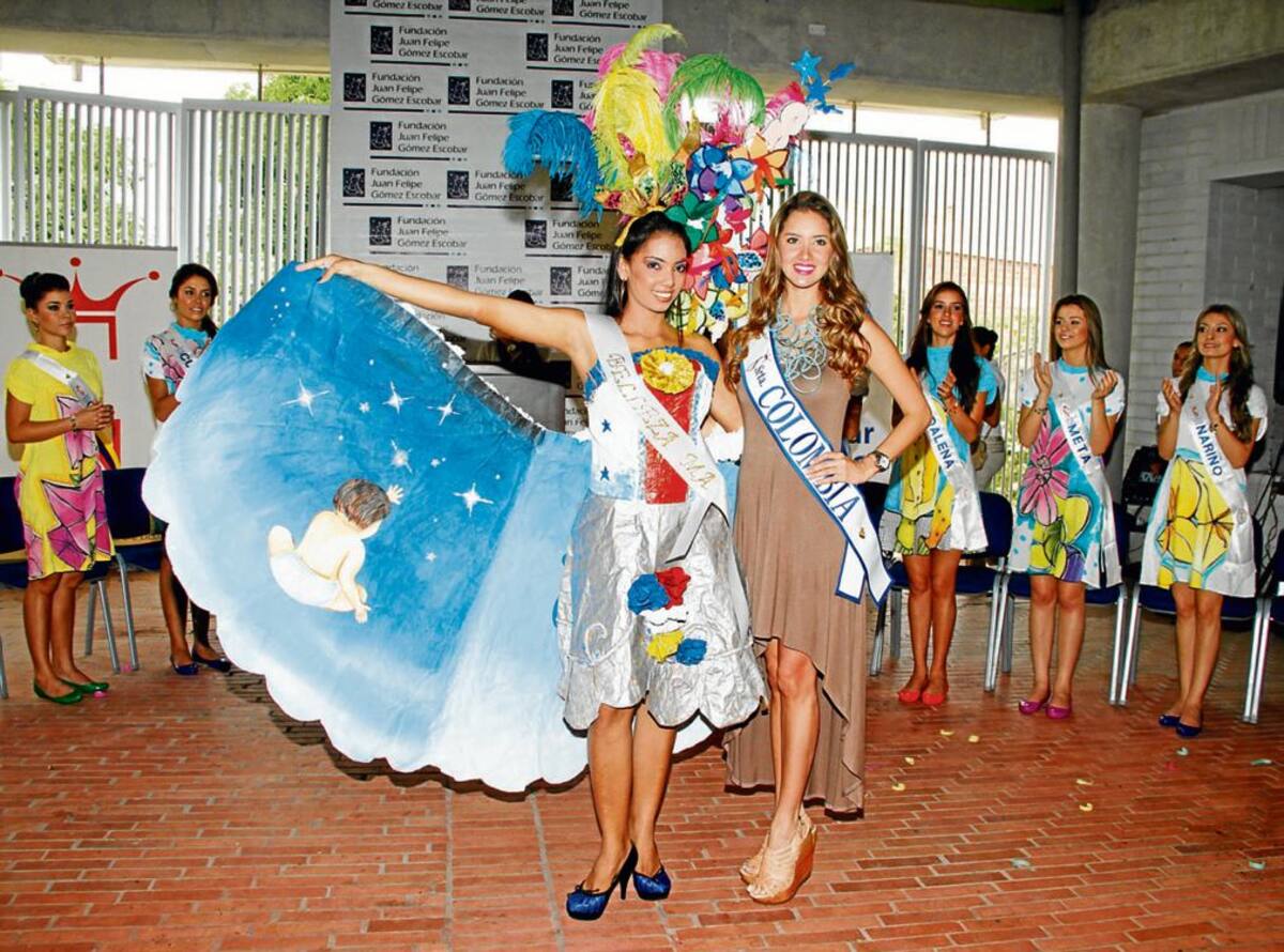 La Señorita Colombia, Daniela Álvarez, junto a la ganadora del desfile Zulibeth Villadiego Mendoza.