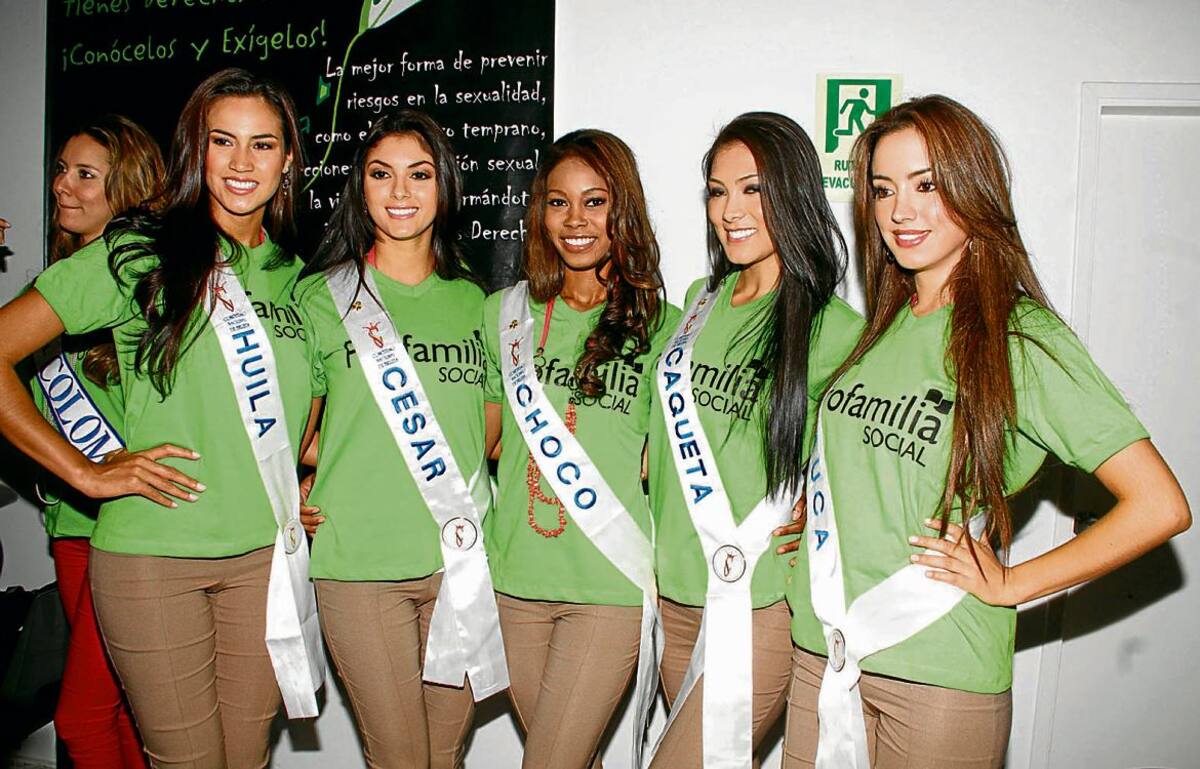Lorena Hermida Aguilar, de Huila; Stefany Giraldo Pinto, de Cesar; Yohana Asprilla, de Chocó; Yenny Andrea González, de Caquetá; y María Alejandra Valencia, de Cauca. Óscar Díaz/ El Universal/