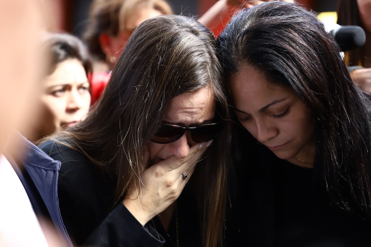 Claudia Aguilera, esposa del fiscal asesinado y Mónica Pecci, su hermana. // Foto: EFE