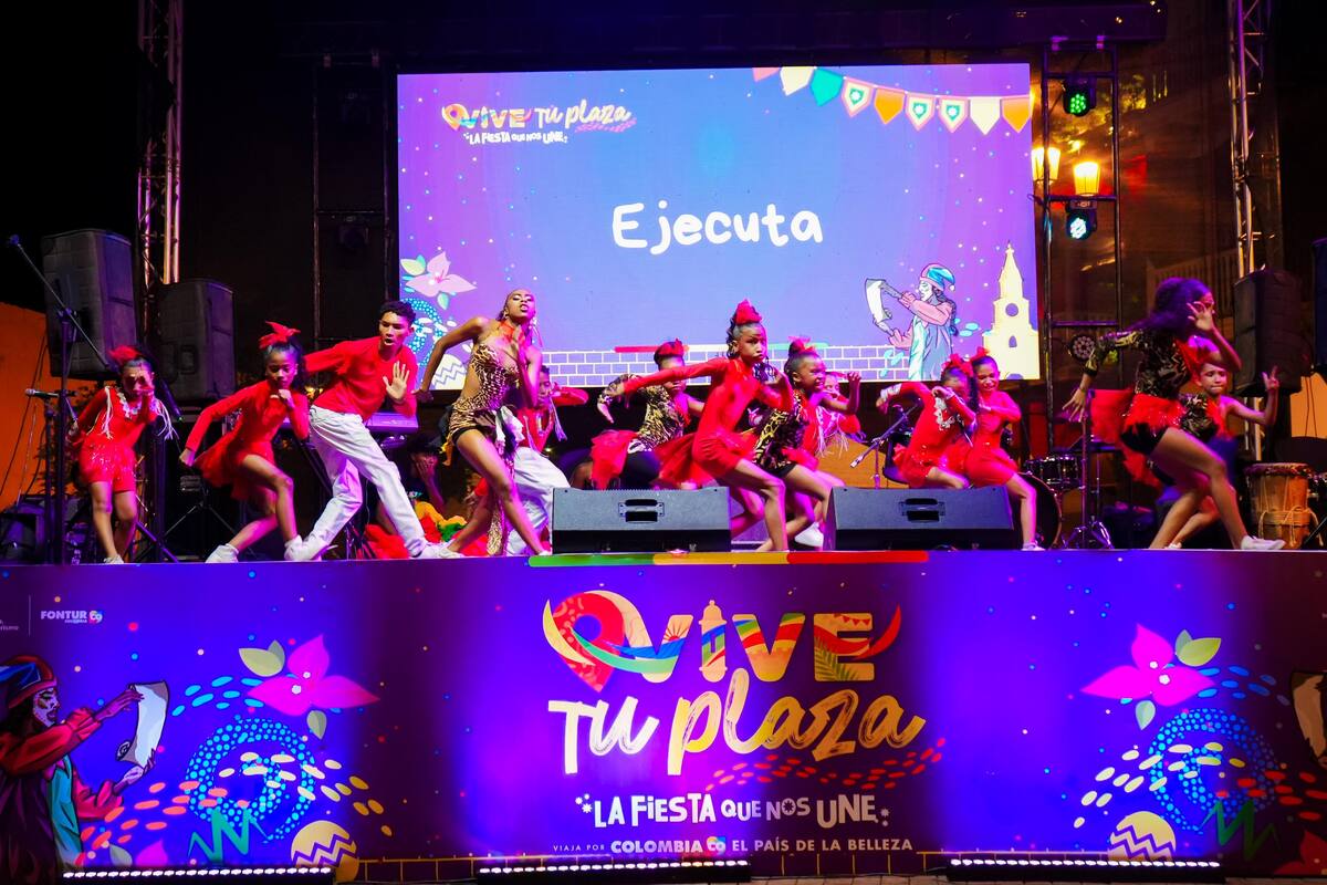 Los cartageneros disfrutaron de la presentación de bailes y buena música en Vive tu plaza, en la Plaza de los Coches.//Foto: cortesía