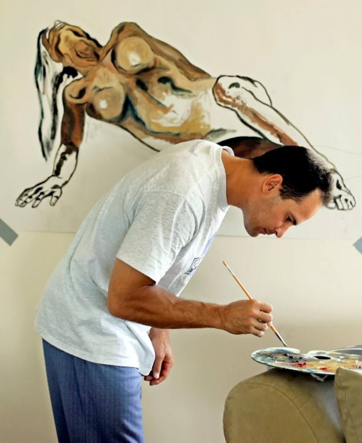 Omar Vizquel se relaja pintando.