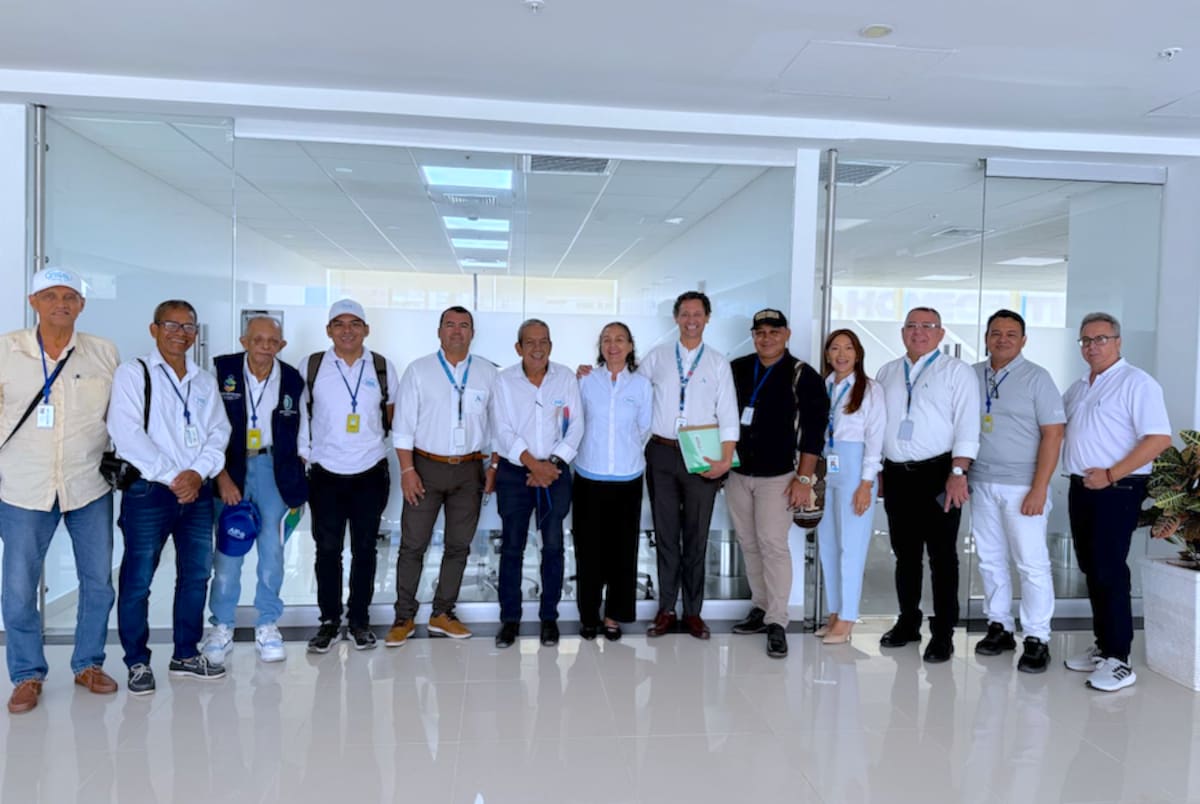 Representantes de la Veeduría Ciudadana y de la Coordinadora de Vocales de Control del Atlántico y la empresa Air-e Intervenida recientemente realizaron mesas de trabajos.//Cortesía Air-e.