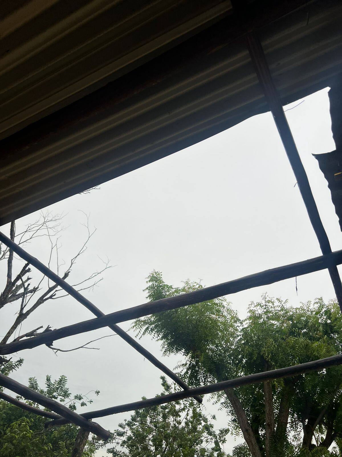 Voladura de techo por las fuertes lluvias en Arjona.// Foto: cortesía