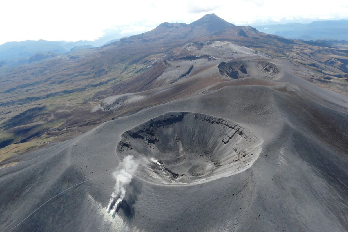 Volcán Puracé en alerta naranja: autoridades monitorean el incremento de su actividad