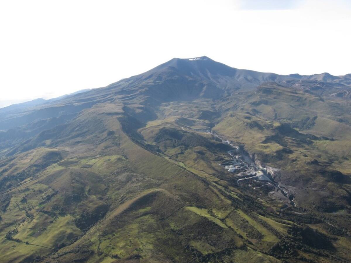 Según el SGC, la actividad sísmica y la señal prolongada de tremor continuo impiden que el Puracé retorne a un nivel estable. // Foto: Colprensa