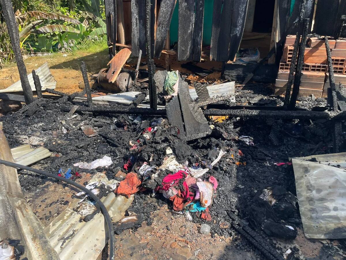 El incendio consumió los hogares por completo. // JAC Mina Seca