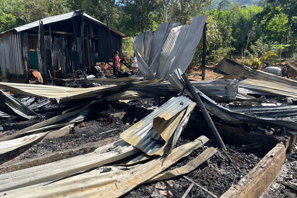 Voraz incendio quemó dos casas en Tiquisio: piden ayuda para los afectados