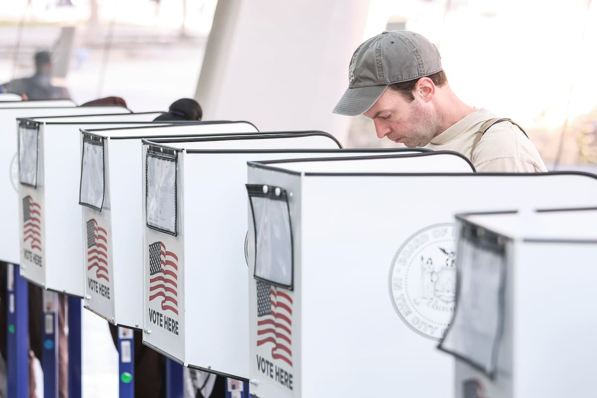 Personas votando en las elecciones presidenciales de Estados Unidos. //EFE