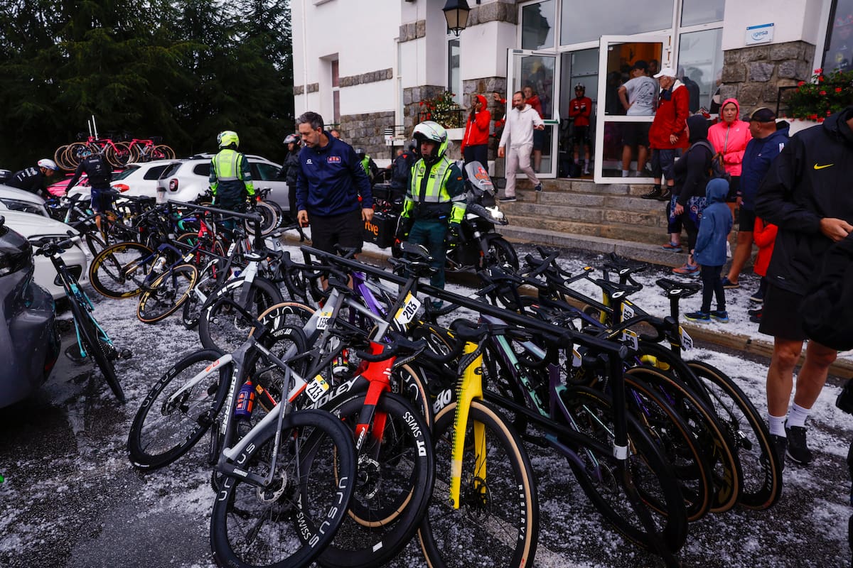 Video: el brutal granizo que obligó a cancelar la etapa 3 de la Vuelta a España