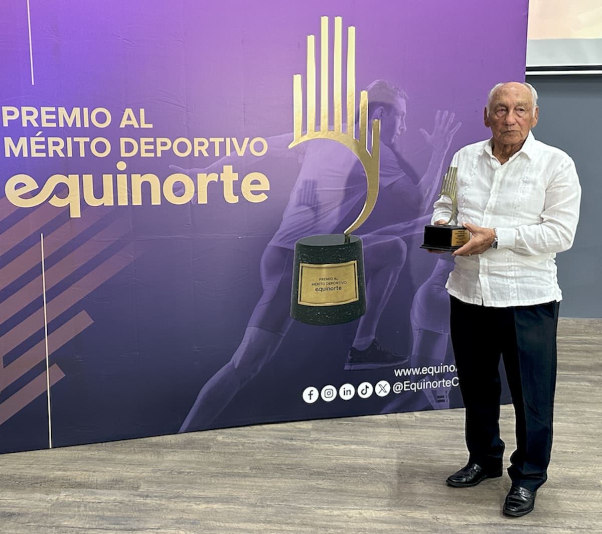 Gualberto Maya, del Magdalena, fue elevado a la condición de "hijo adoptivo de Barranquilla", durante la celebración del Premio al Mérito Deportivo Equinorte 2026 que organizó Acord Atlántico.//El Universal.