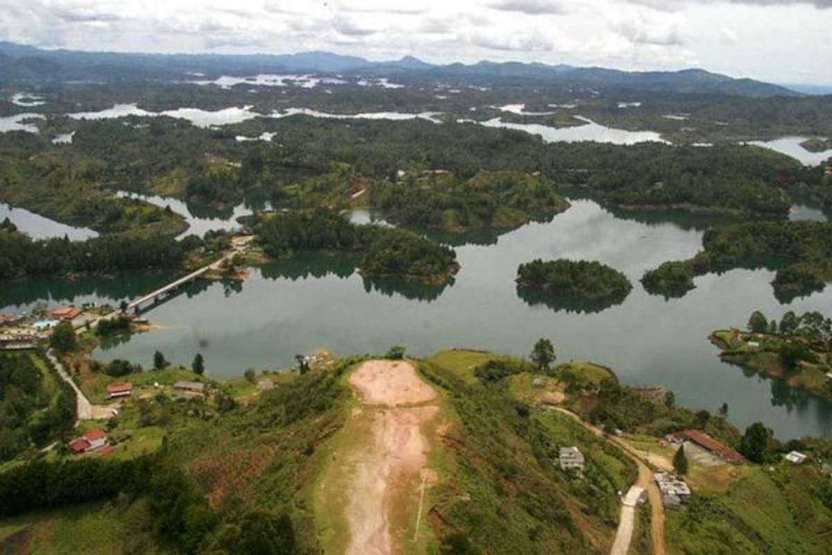 Alexander Avendaño, el turista que se lanzó a embalse de Guatapé y no aparece