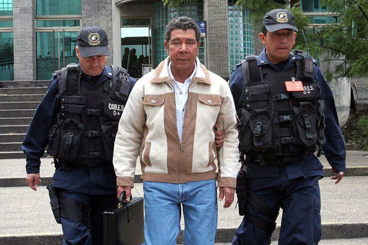 Víctimas inconformes por posible libertad de Ramón Isaza (Foto: Colprensa/ VANGUARDIA LIBERAL)