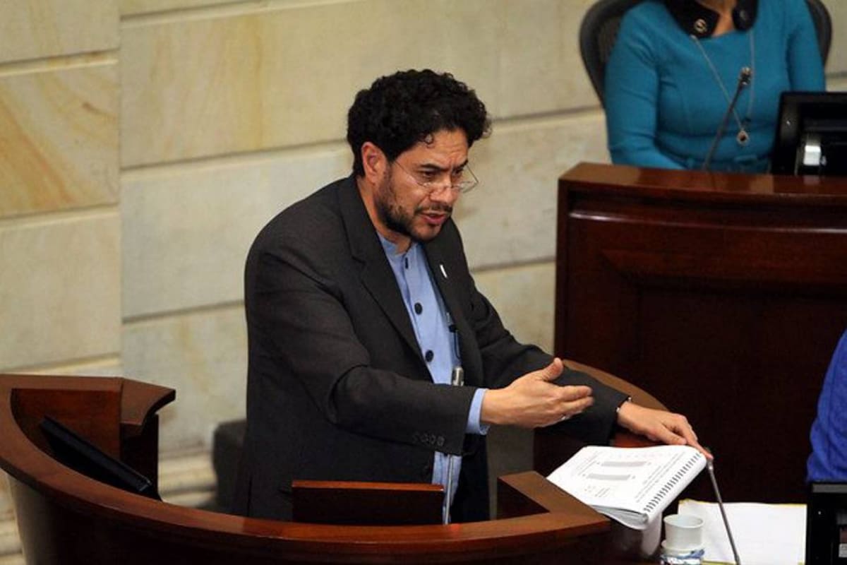 Iván Cepeda insiste en avanzar con el acto legislativo que busca bajar el salario a los congresistas.(Foto: Colprensa/ VANGUARDIA LIBERAL)