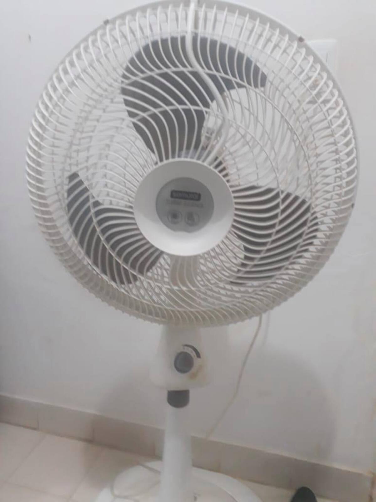 La comunidad se queja porque varios electrodomésticos se han dañado.