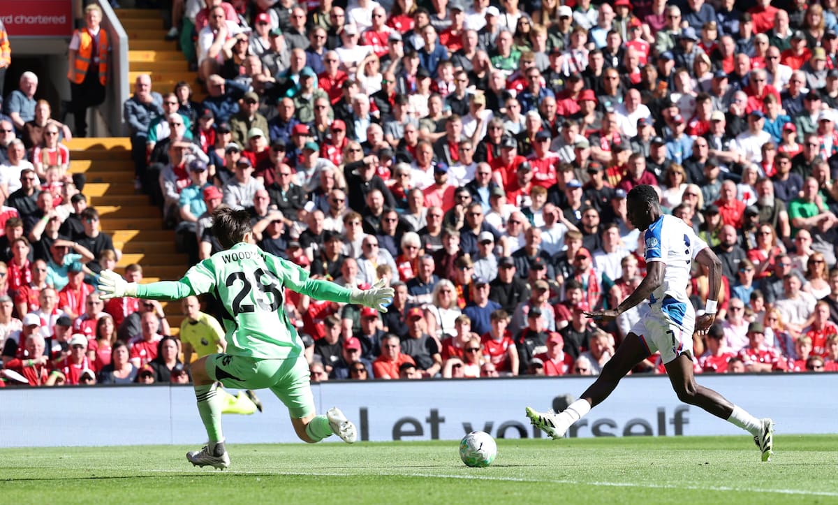 Freddie Woodman fue figura en el triunfo de Liverpool por la Premier League. //Foto, EFE: ADAM VAUGHAN