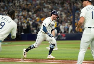 Rays reaccionan en extrainning y siguen vivos en el Serie Mundial tras vencer a Cerveceros