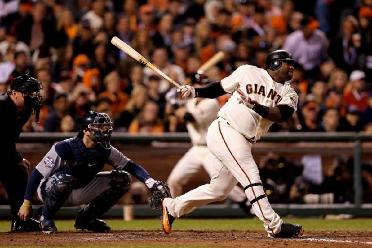 Pablo Sandoval sacudió tres jonrones en turnos consecutivos para erigirse en el cuarto hombre en la historia que dispara tal cantidad en un mismo juego de un Clásico de Otoño. AFP Christian Petersen
