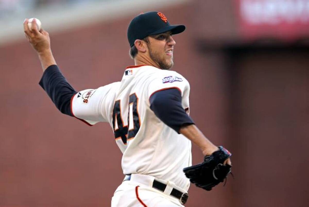 El lanzador Madison Bumgarner fue la figura de Gigantes en el montículo al limitar a la ofensiva de Tigres a solo dos hits. AFP