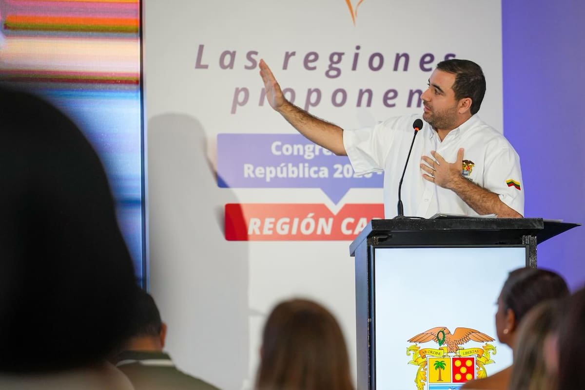 Yamil Arana Padauí, gobernador de Bolívar, durante su intervención sobre la crisis de tarifas de energía en el Caribe. // Foto: Cortesía.