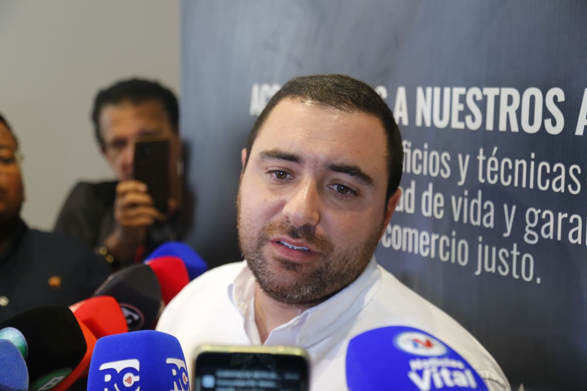 El gobernador Arana Padauí destacó que, en la jornada de la III Cumbre de Alcaldes, se lograron priorizar más de 45 iniciativas. // Foto: Luis Herrán.