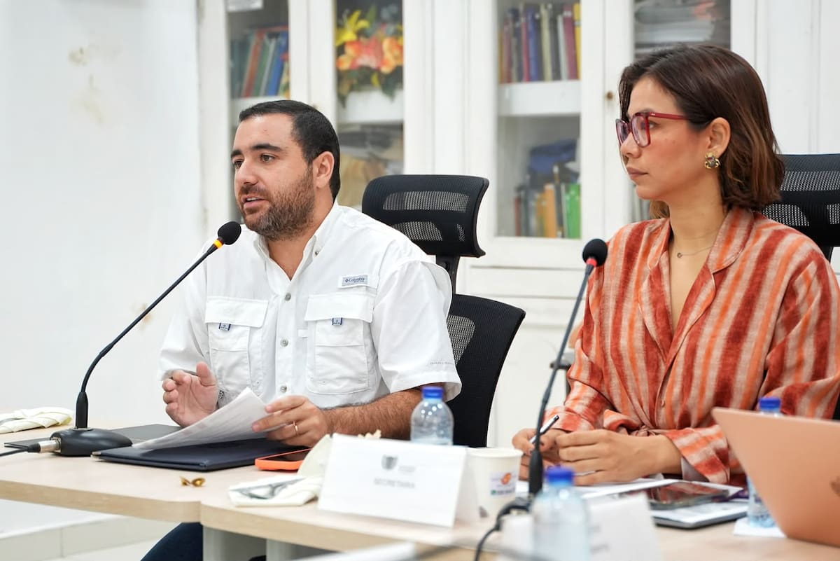 El gobernador Yamil Arana destaca este hito histórico en la educación superior del departamento como la garantía que los jóvenes podrán formarse sin necesidad de irse de sus municipios. // Cortesía: Gobernación de Bolívar.