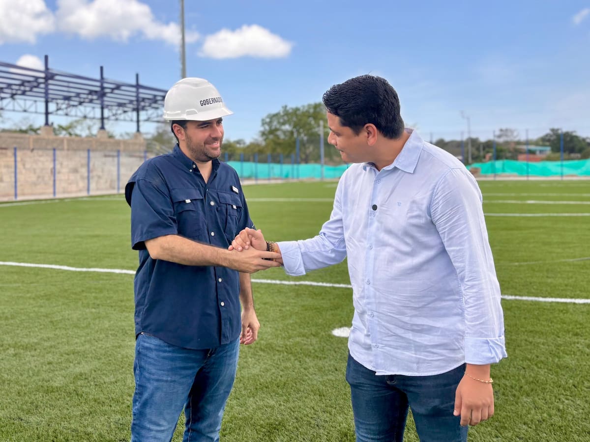 El gobernador ha respaldado más oportunidades de educación superior en el municipio, así como la construcción del estadio de fútbol // Foto: cortesía.
