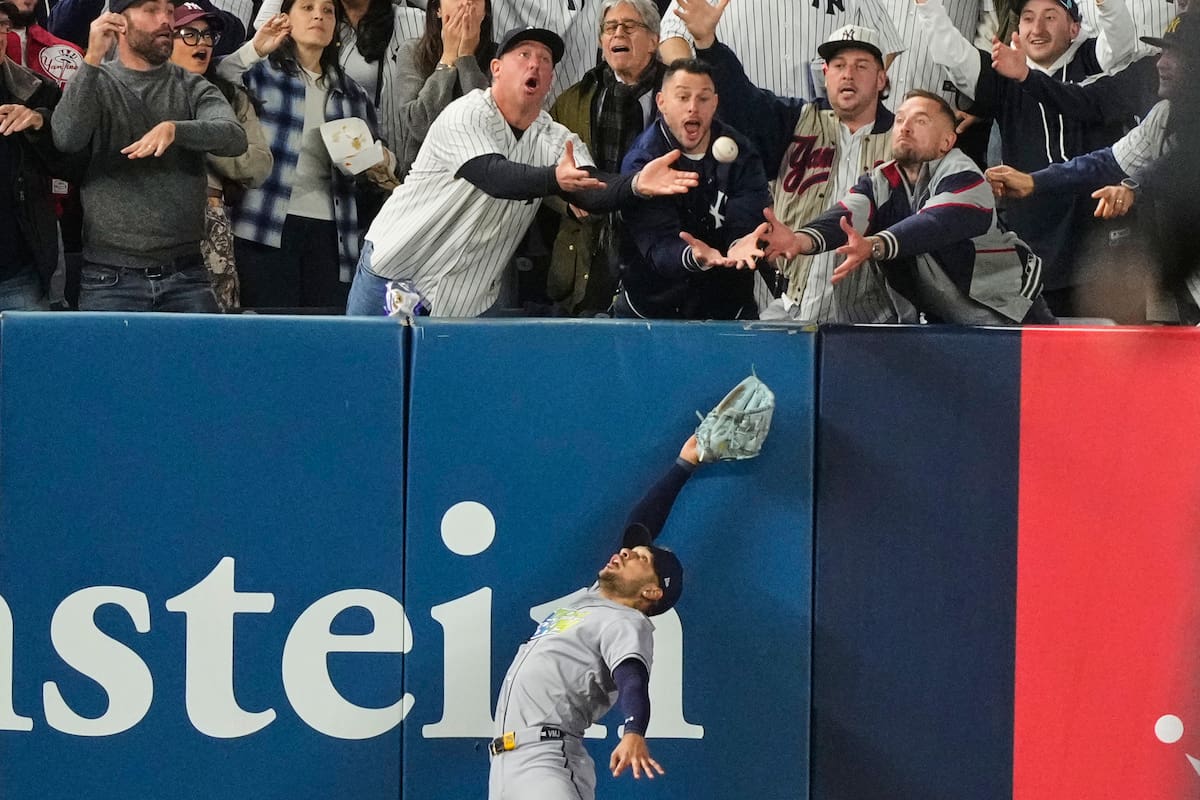 Video: la insólita interferencia que le costó la serie a los Yankees ante los Rays
