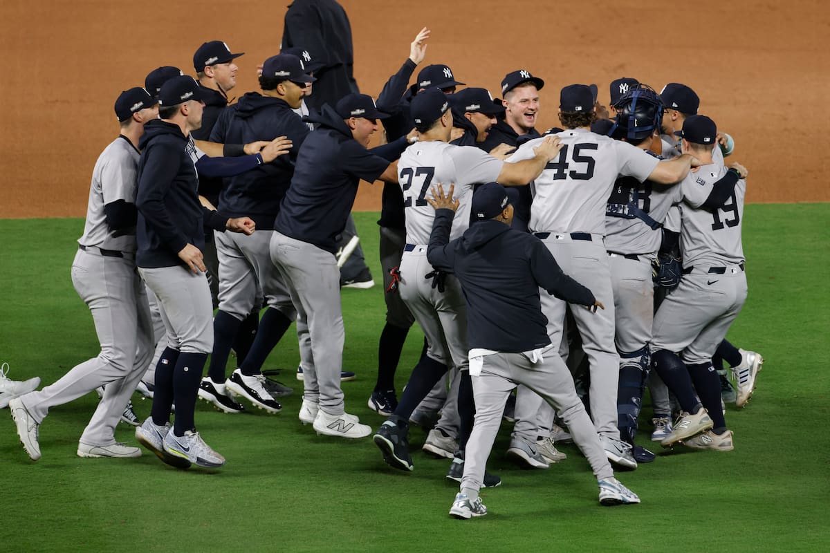 Yankees vencen a Royals y avanzan a la lucha por el banderín